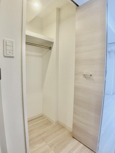 ウォークインクローゼットが完備されています。