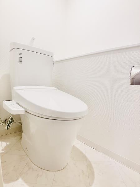 シンプルなトイレ。