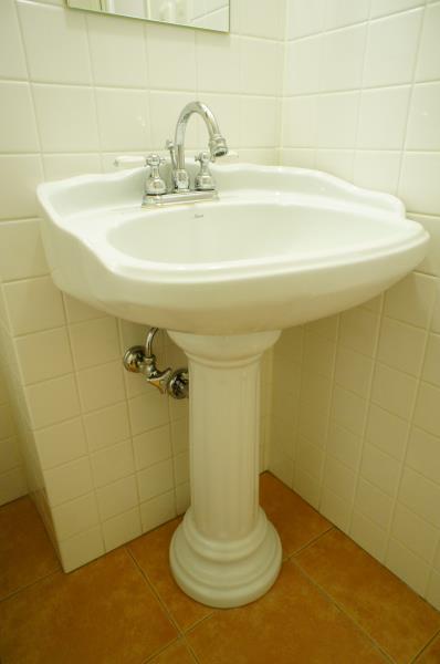 洗面台の足もちょっと洋風感を感じます。