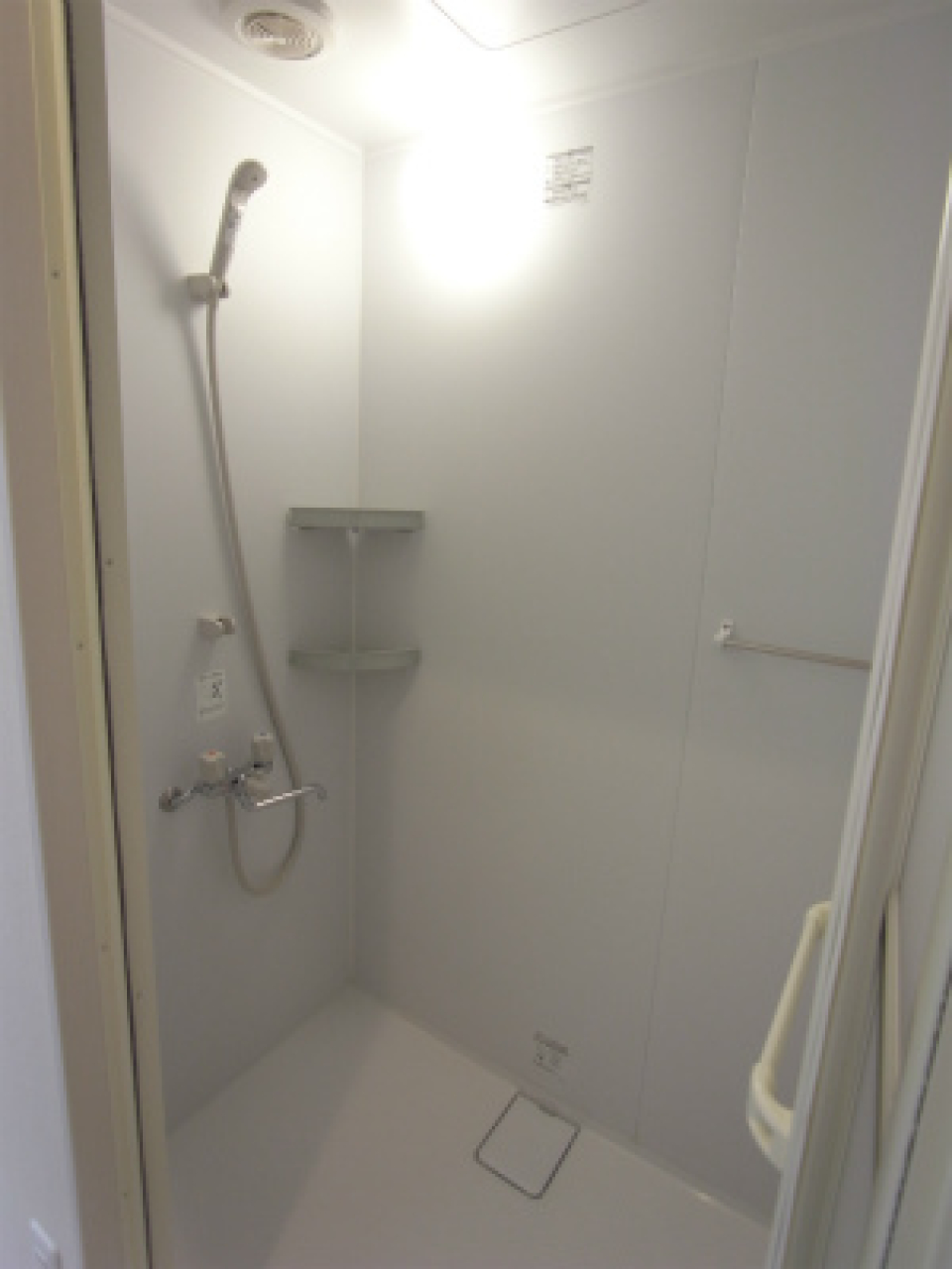 浴槽はなくシャワーだけでOKな人に向いています。