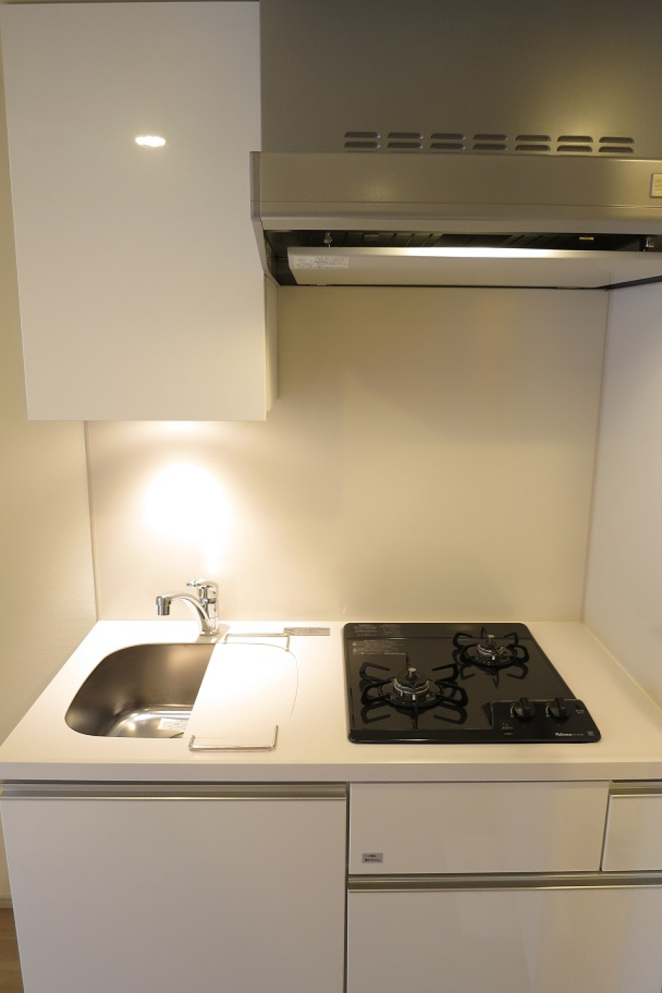 ２口のガスコンロが設置されています。※参考写真