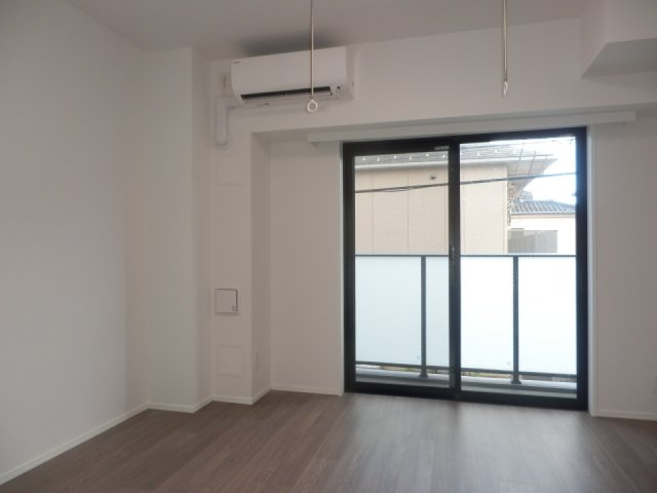 南向きの日当たりの良いお部屋です。築浅物件なので清潔感があり、快適に過ごせそうです。