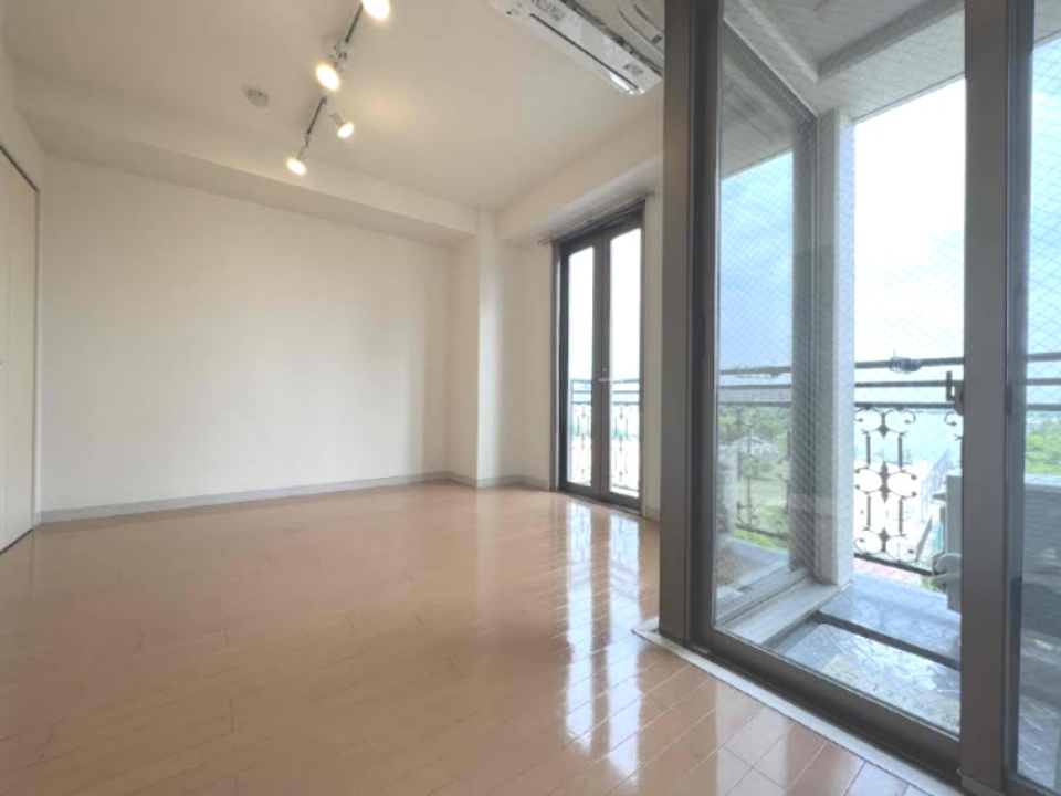 窓が大きいから開放感があるのが嬉しい！観葉植物とか置いたら映えそう