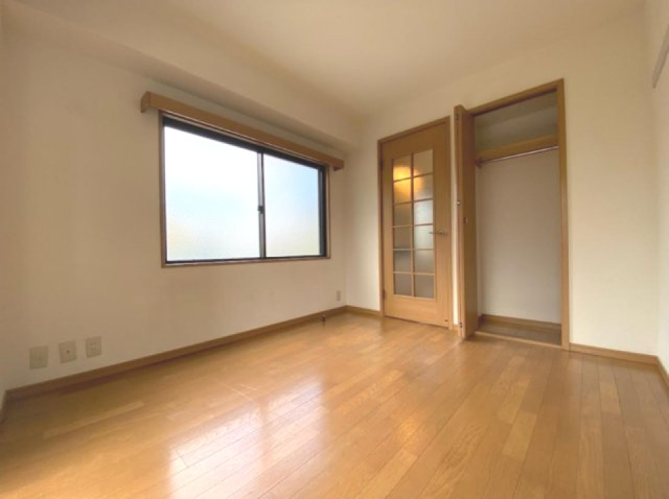 角部屋のため窓が２つあり、風通しも良いです。