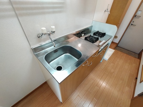 2口のガスコンロ付きです。