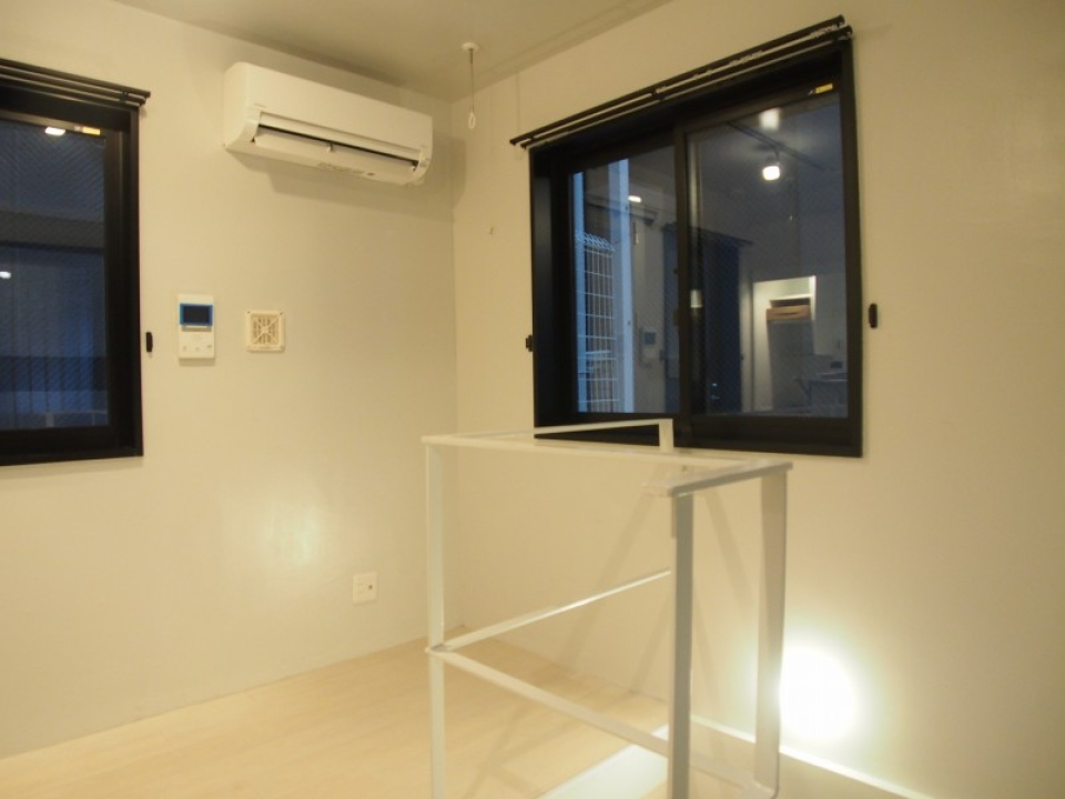 白い壁が優しく包み込んでくれそうな1Kです。コンパクトなサイズなので一人暮らしにぴったりです。