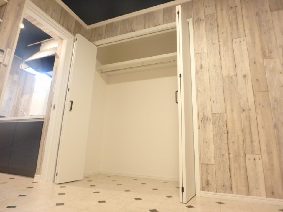 ハンガークローゼットは横幅もあり、充分な容量です。