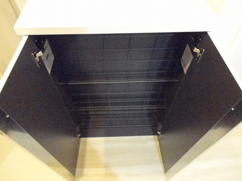 シューズボックスもシンプルに。