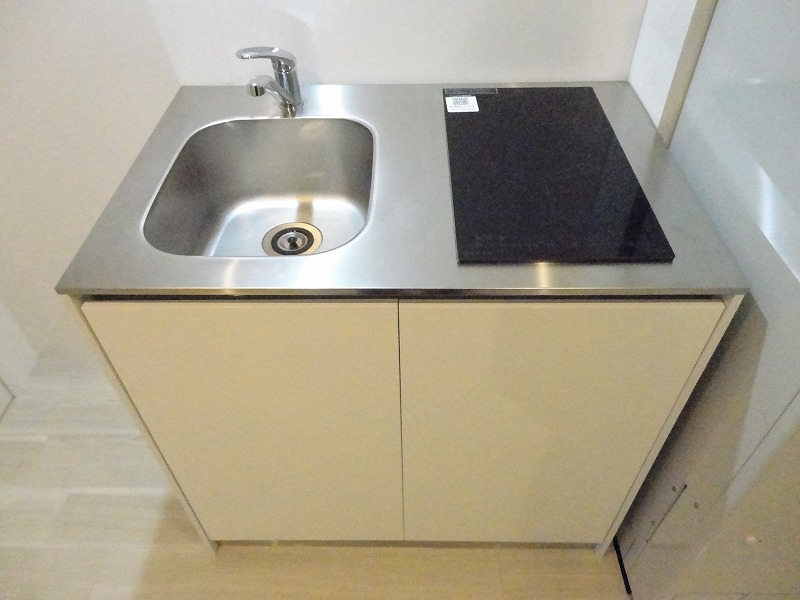 シンプルなキッチン。IHコンロだから掃除しやすいのがいいですね。