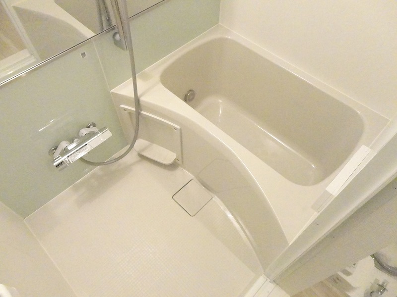 お風呂は浴室乾燥機付きなので、洗濯物も干せます