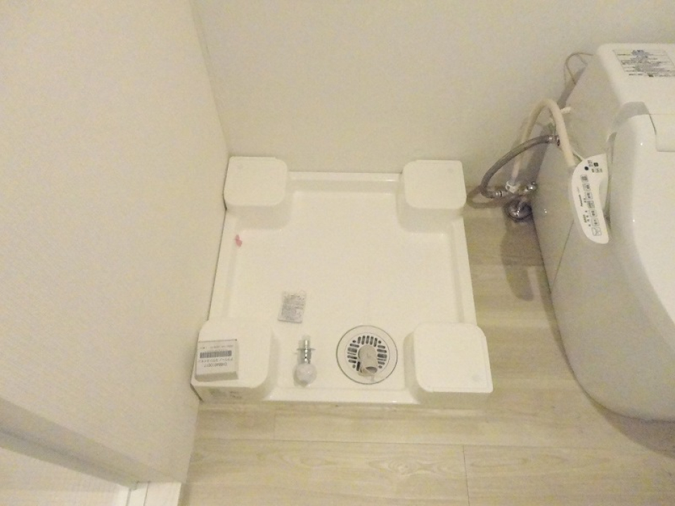 その横に洗濯機置き場。