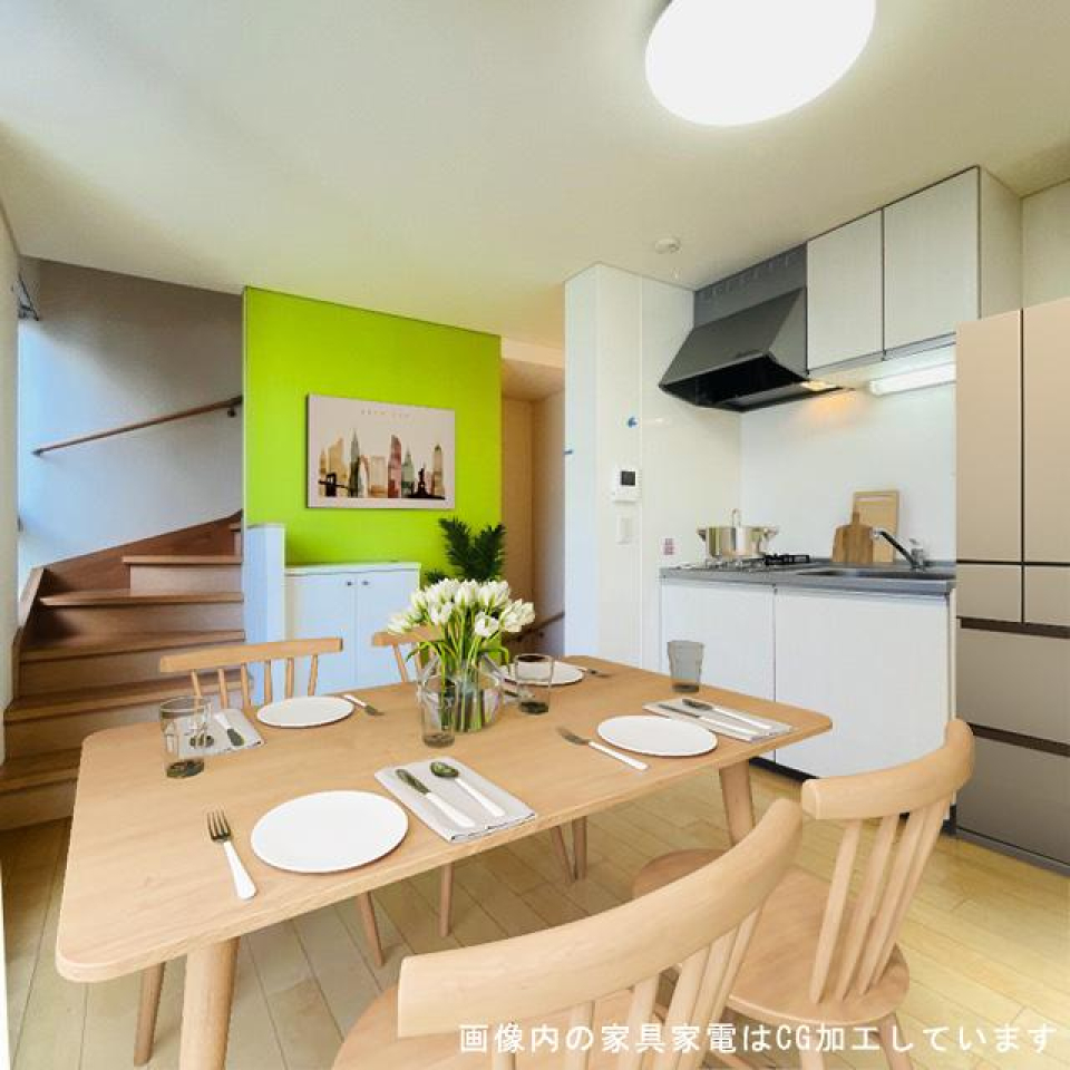 ライムグリーンの壁がお部屋のアクセントになっています