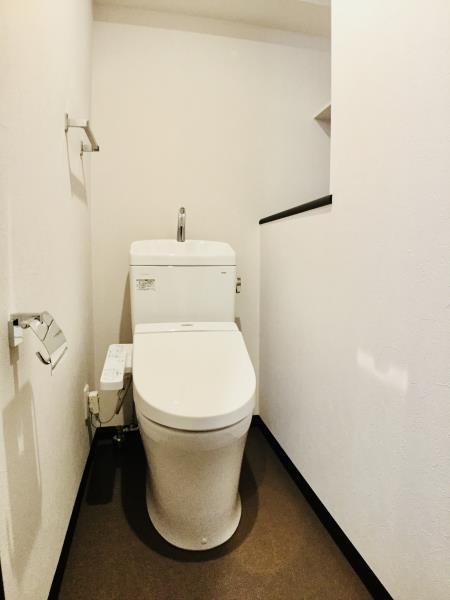 右側の窪みには、おしゃれな芳香剤や小物を置いてみてもいいかもしれませんね！