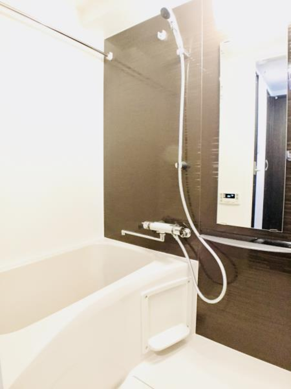 ブラウンのパネルが落ち着いた空間にしてくれます。