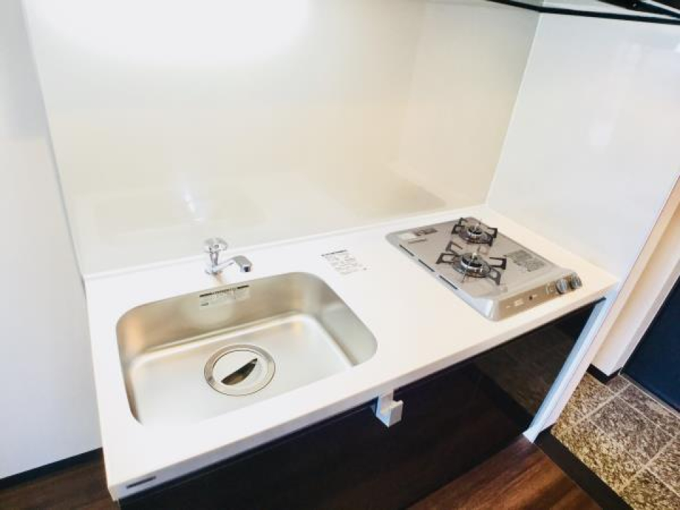 ２口のガスコンロが設置されています。