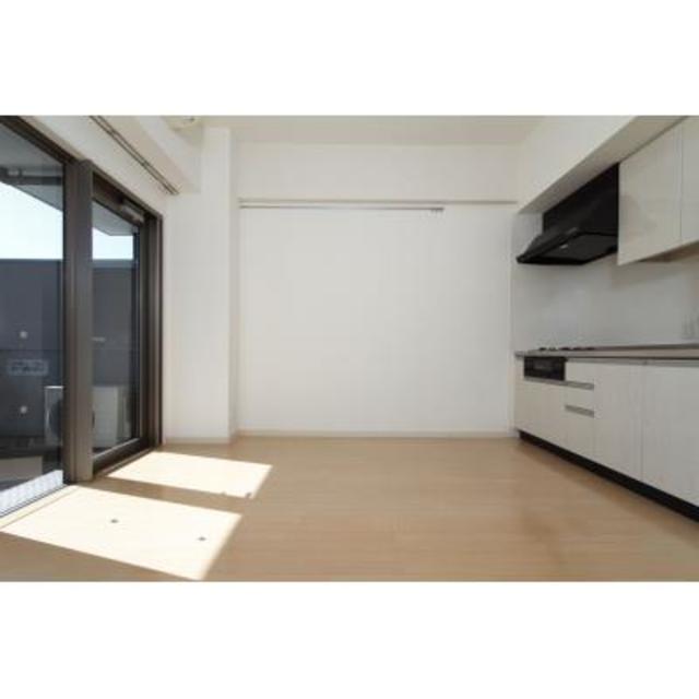 リビング＆ダイニングは約11.9帖。優しい色合いのお部屋なのでインテリアも何でも合いそうです。
※写真は同タイプ住戸です。