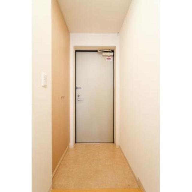 爽やかな印象の玄関。シューズBOXもついています。
※写真は同タイプ住戸です。