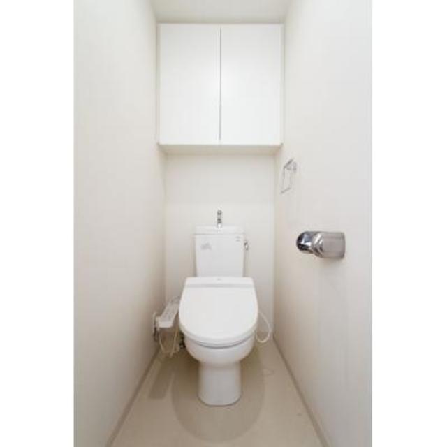 清潔感のあるトイレはウォシュレット付きです。
※写真は同タイプ住戸です。