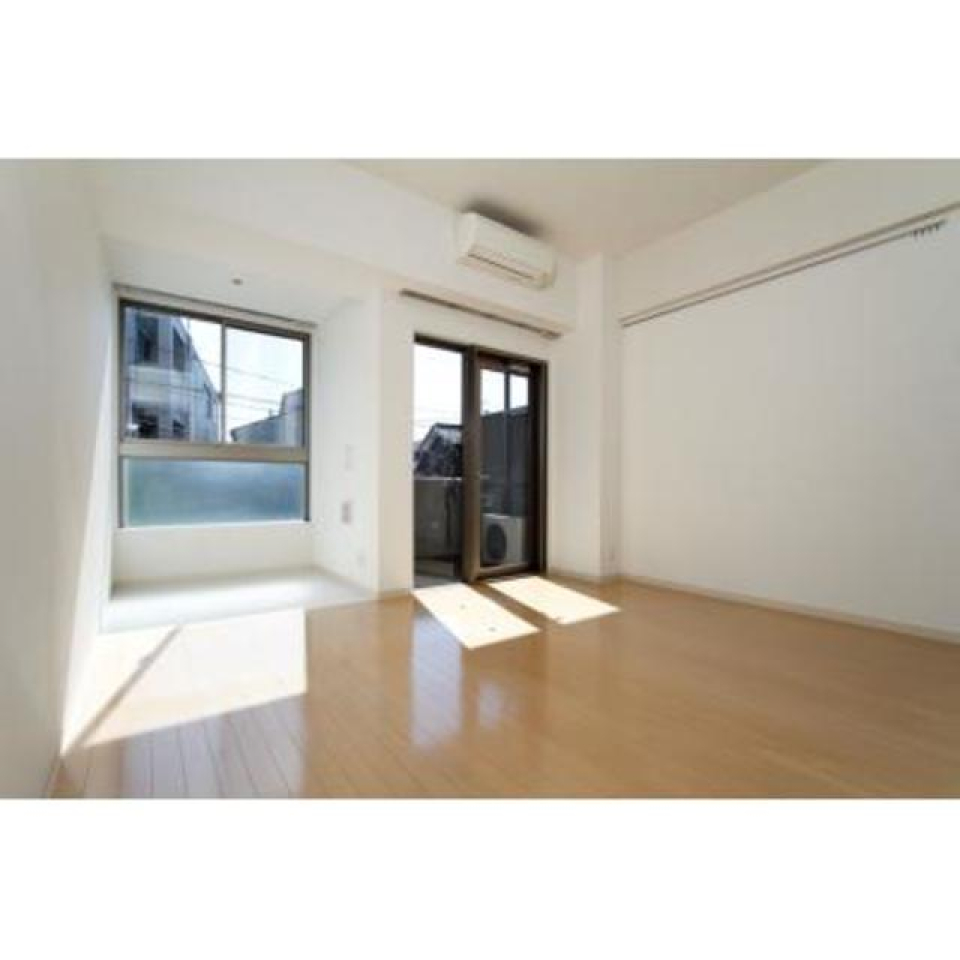 サンルーフのあるお部屋は、自然光がたっぷりと入り、明るい雰囲気に包まれる心地の良い空間になります。
※写真は同タイプ住戸です。