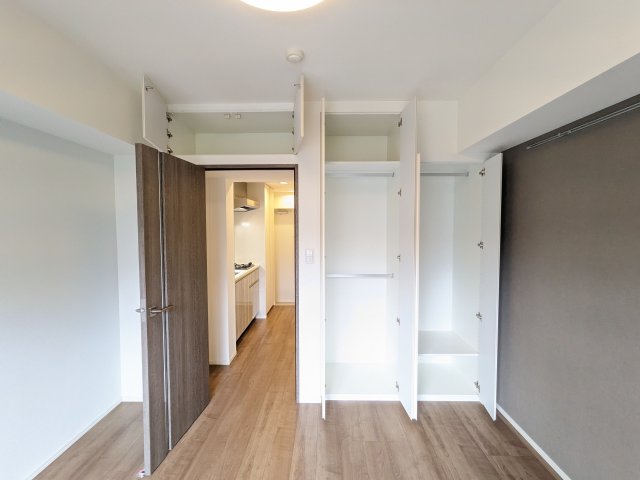 衣服の長さを分けて収納ができそうです。