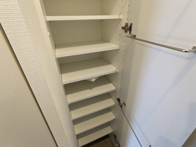 １人暮らしには十分な容量のシューズボックスです。