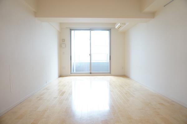 壁にはピクチャーレールが付いているので、写真や絵などを飾ることができます。