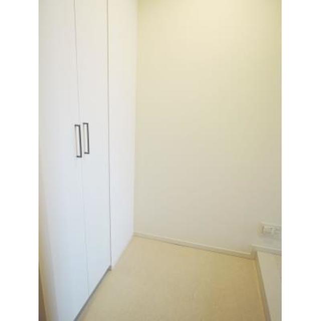 部屋の角にも収納があります。※写真は同タイプ住戸です。