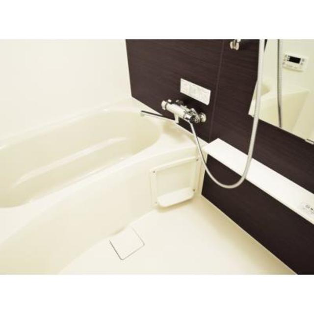 お風呂は浴室乾燥付きだから、外に干さなくても大丈夫。※写真は同タイプ住戸です。