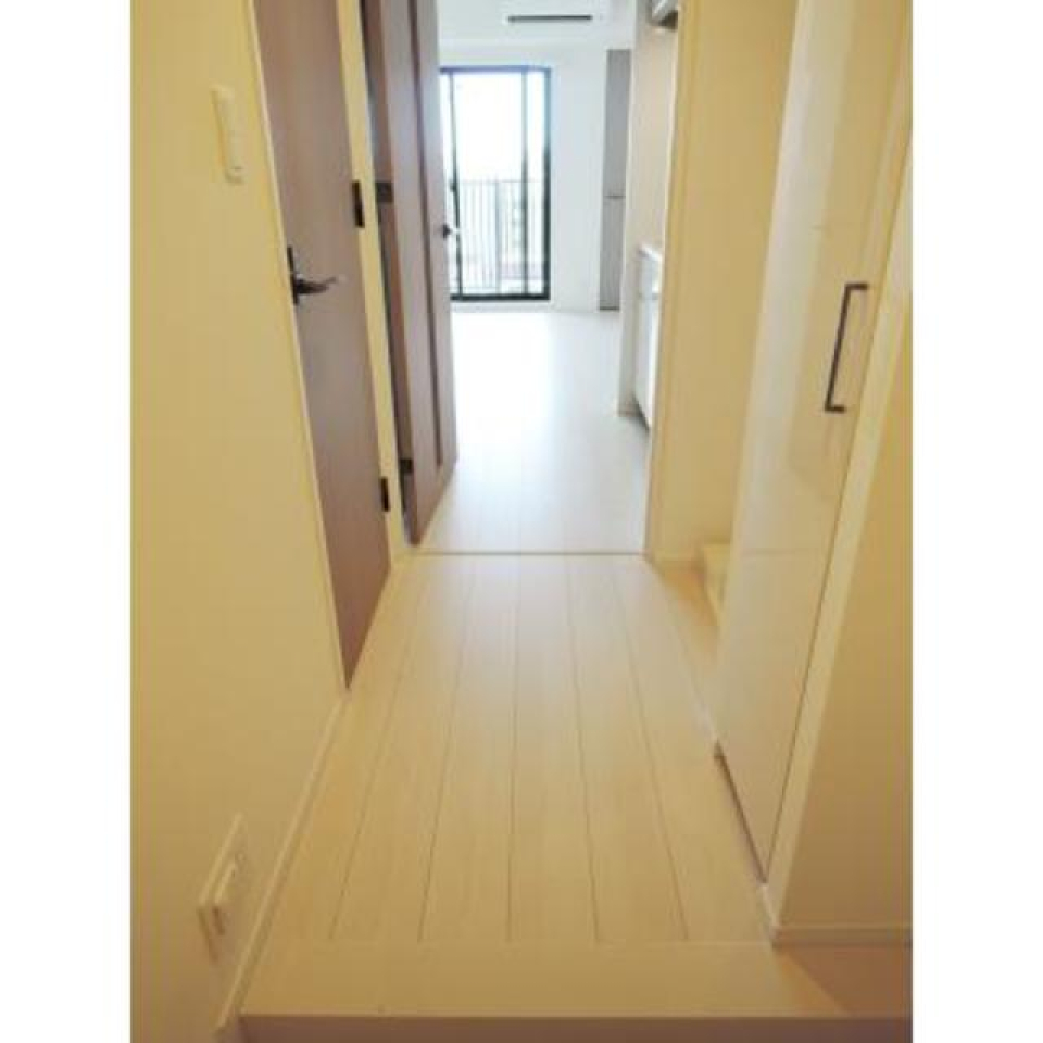 玄関からの様子※写真は同タイプ住戸です。