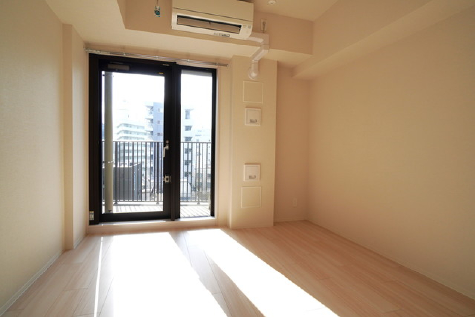 明るい日差しが入った時の様子。※写真は同タイプ住戸です。