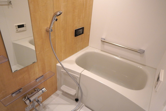 追い炊き＆浴室乾燥付きのバスルーム。ゆっくりお風呂に浸かれます。※写真は同タイプ住戸です。