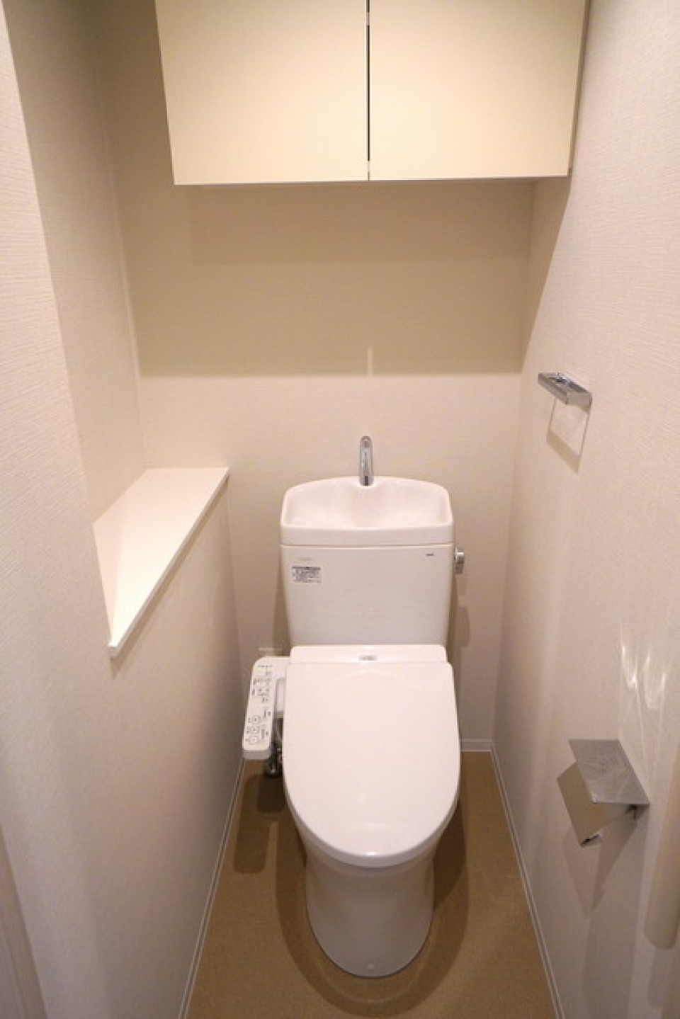 トイレにも収納あるのは嬉しい。※写真は同タイプ住戸です。