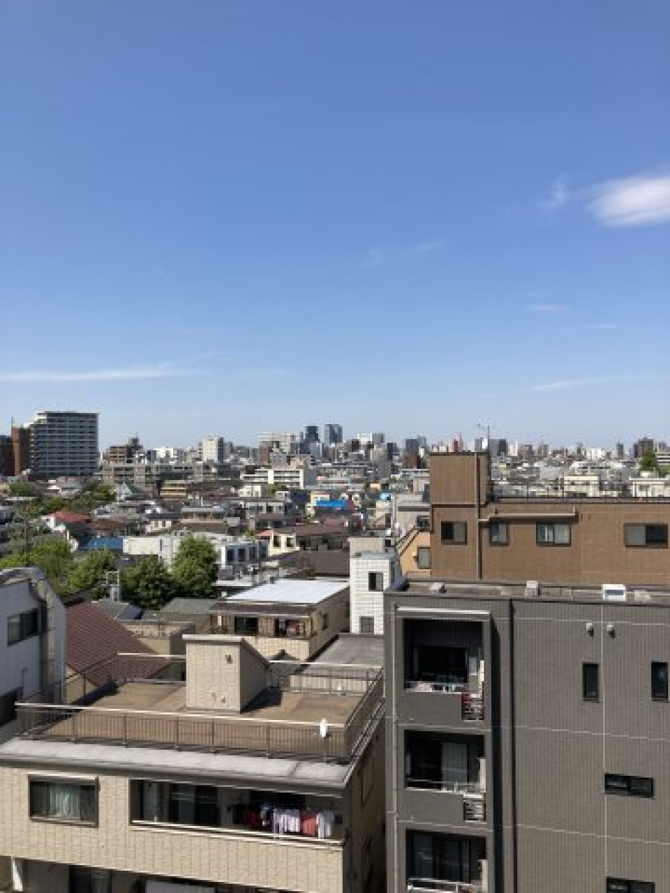 １０階建ての建物の８階にあるお部屋です。