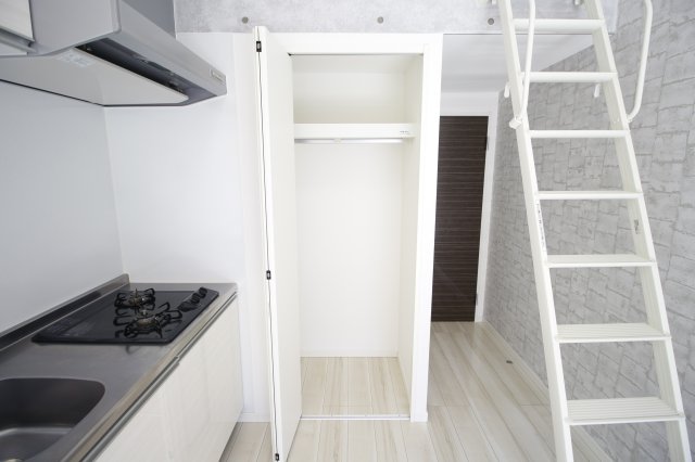 ハンガークローゼットはキッチンと隣り合っているので、臭い移りに注意です。