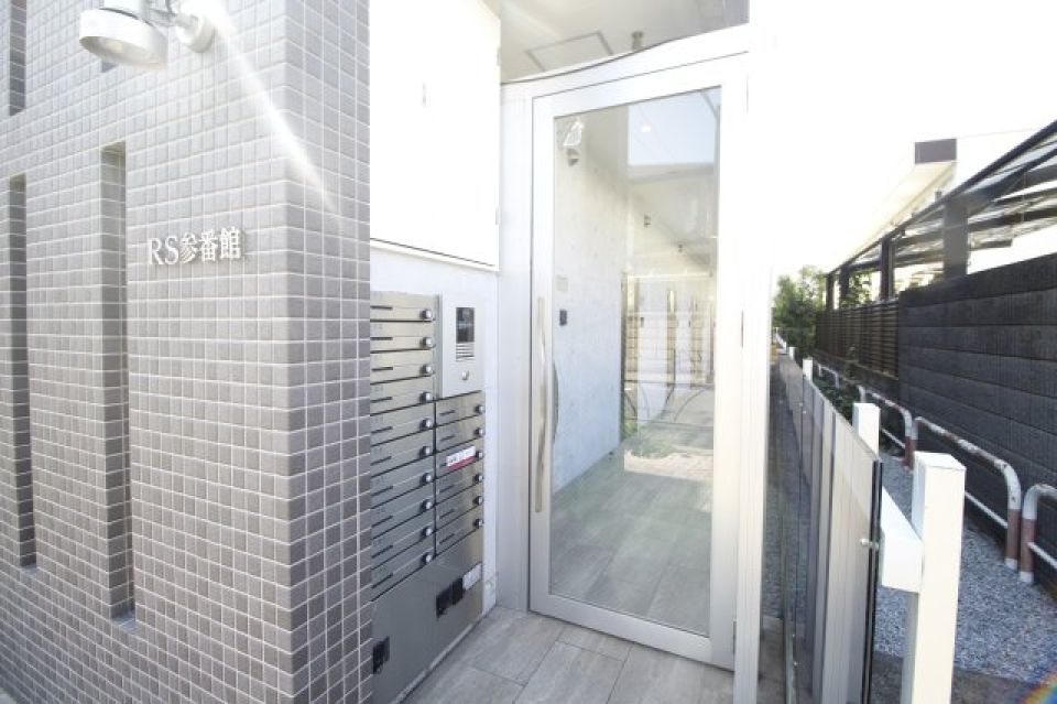 清潔な雰囲気のエントランスです。