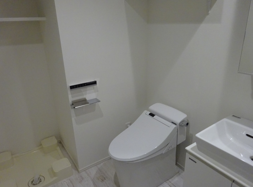 洗面と一体型。洗濯機置き場もあります。