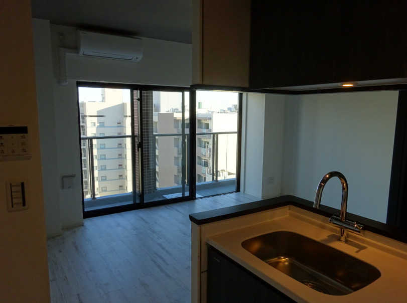 対面キッチンから窓の外の景色も見えて、ちょっとリッチな気分。