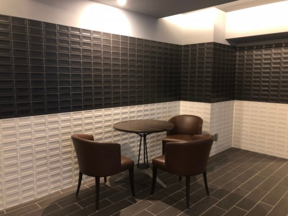 エントランスもモノトーンです