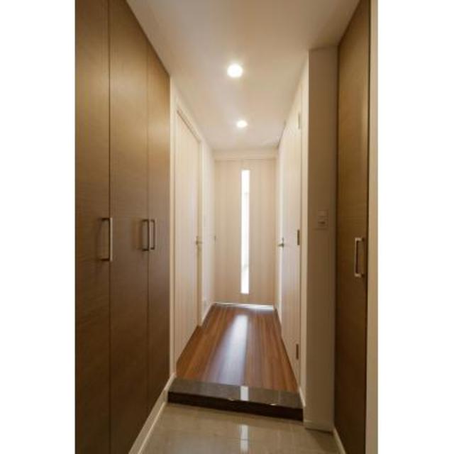 玄関にはシューズクローゼットもあるので、靴もスッキリ片付きます。※写真は同タイプ住戸です。