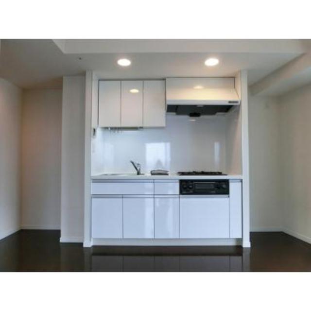 3口コンロのシステムキッチン。グリルも付いているので、お料理の幅が広がりそうです。
※写真は同タイプ住戸です。