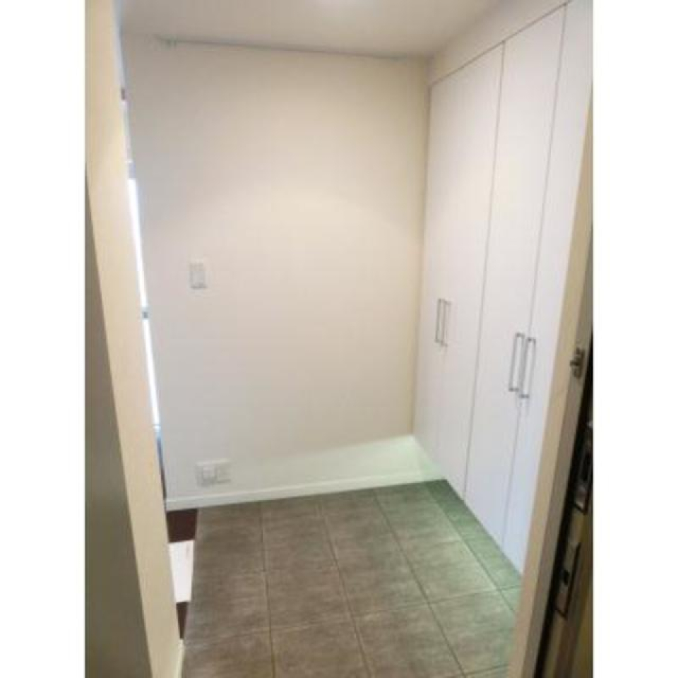 玄関のシューズBOXは、下にスペースがあるので、お掃除も楽に出来そうですね！
※写真は同タイプ住戸です。