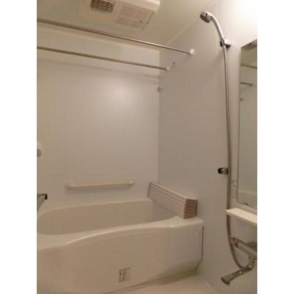 浴室乾燥機付きのバスルームです。
※写真は同タイプ住戸です。