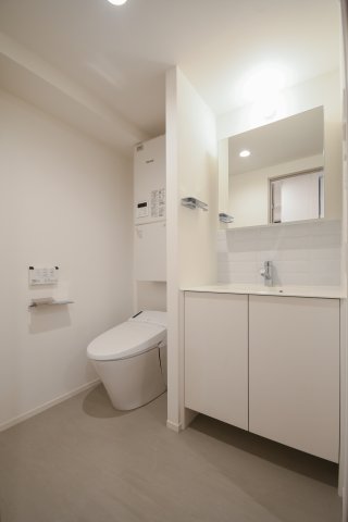 真っ白で清潔感あるサニタリールーム