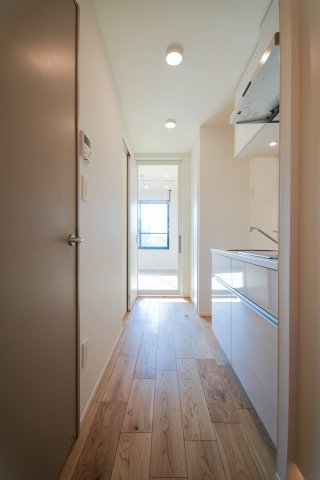 玄関側からの廊下