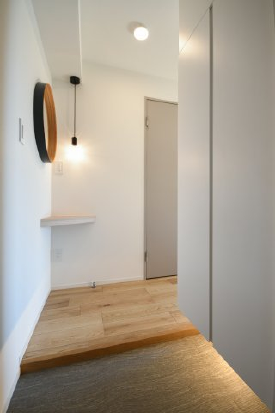 間接照明がおしゃれな玄関