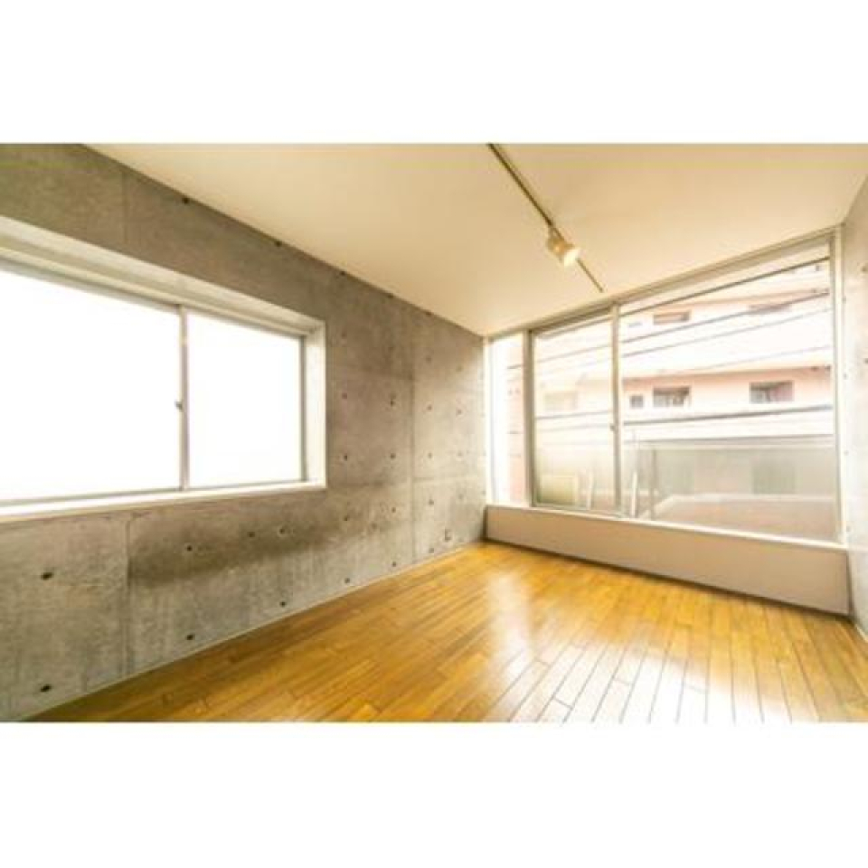 窓は二面なので、明るさが確保できます。※写真は同タイプ住戸です。