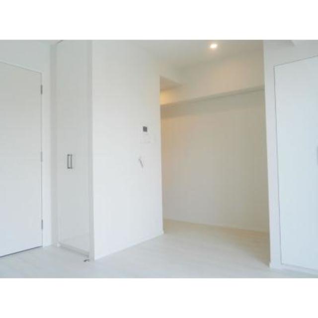 白って何色にもマッチするので、どんなテイストの家具でも様になる！※写真は同タイプ住戸です。