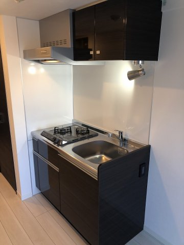 スポットライトが明るく手元を照らしてくれる。