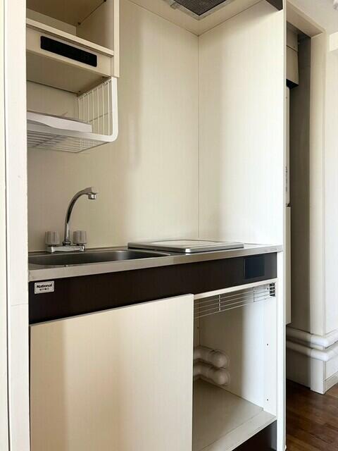 1口コンロ付きのキッチン。