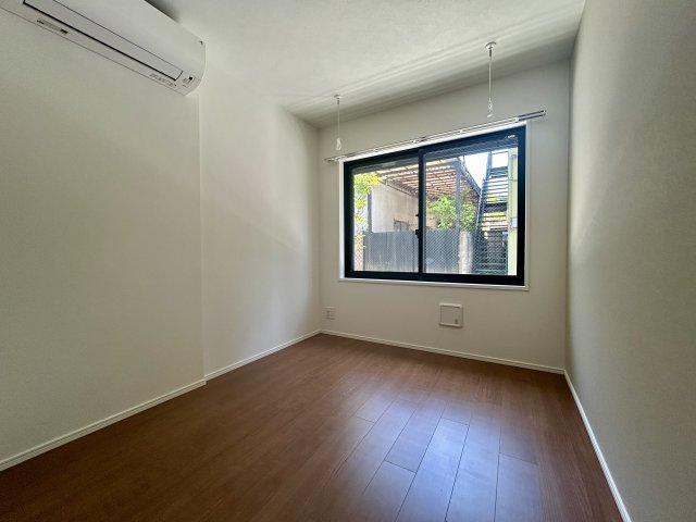 ４．４帖の洋室です。南向きで自然光を取り入れることができます。